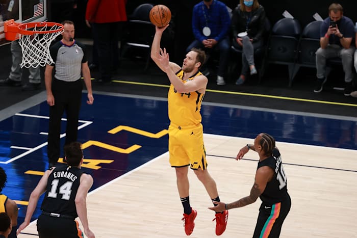 Bojan Bogdanovic (44) scores against the San Antonio Spurs