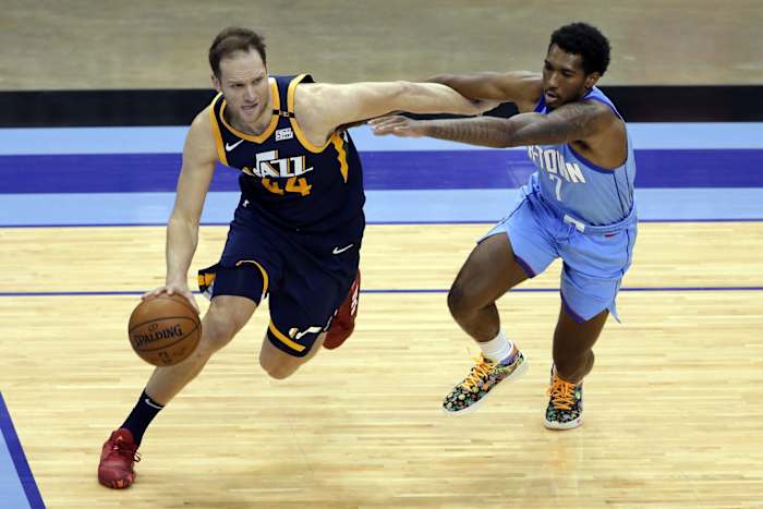 Bojan Bogdanovic (44) drives to the basket against the Houston Rockets