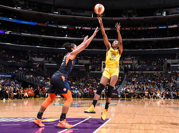 Chiney Ogwumike shoots the basketball