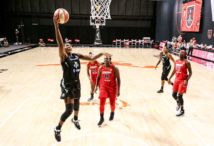 Jocelyn Willoughby drives to the rim