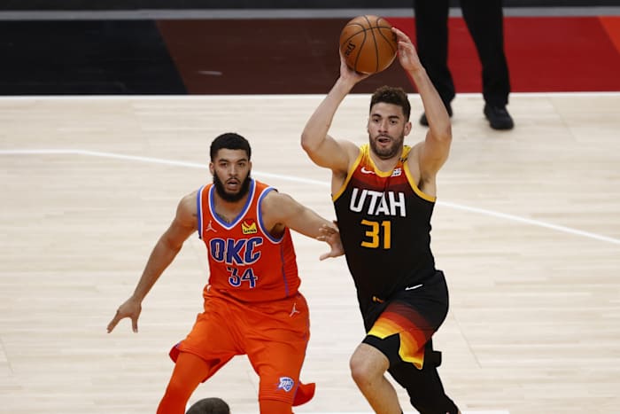 Georges Niang (31) dishes off a pass against the Oklahoma City Thunder