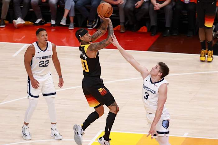 Jordan Clarkson (00) hits a shot over Grayson Allen (3)