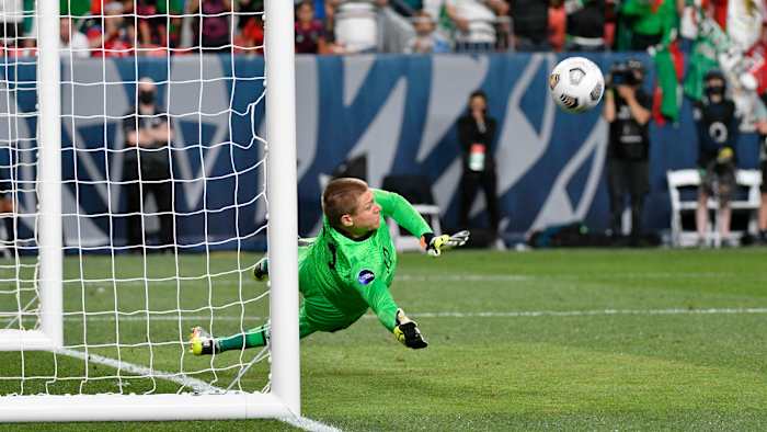 Ethan Horvath saves Andres Guardado's penalty in the USA's win over Mexico