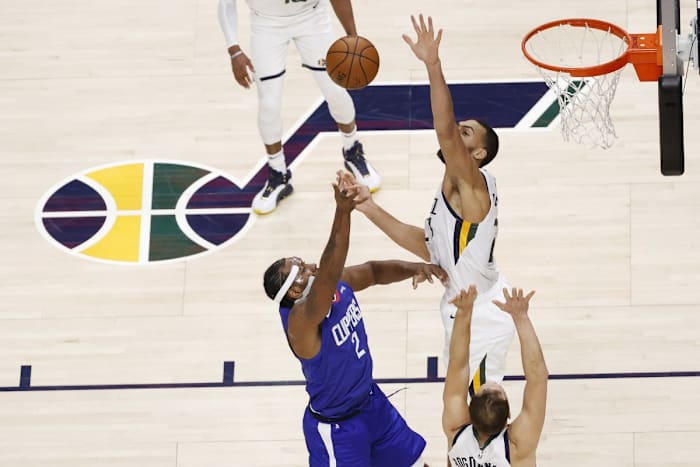 Rudy Gobert (27) looks to block a shot by Kawhi Leonard (2) 