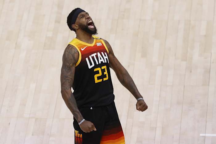 Royce O'Neale (23) flexes in celebration against the Los Angeles Clippers