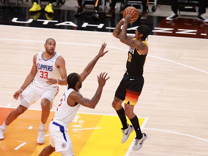 Jordan Clarkson (00) scores over Kawhi Leonard (2) and Nicolas Batum (33)