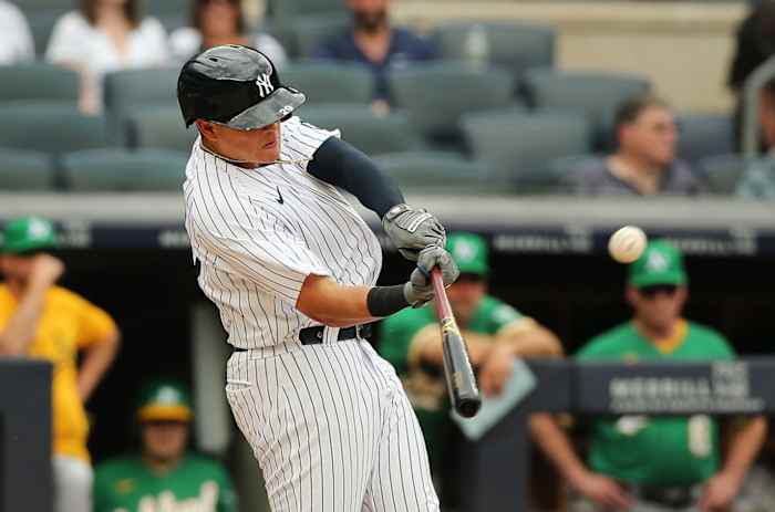 Gio Urshela hits go-ahead home run