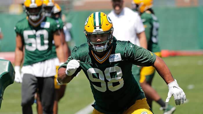 Carlo Kemp goes through a special teams drill. (Dan Powers/USA TODAY Sports Images)