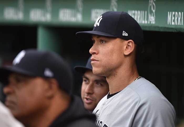 Yankees Aaron Judge, Kyle Higashioka in dugout