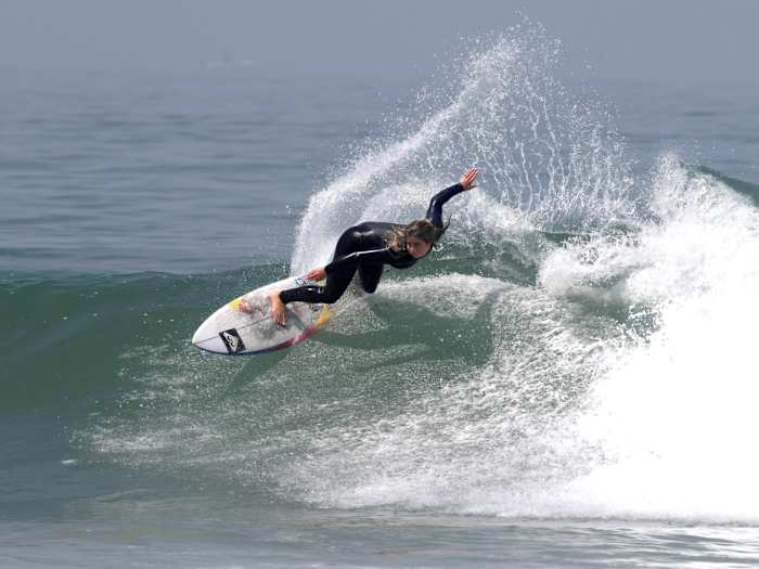 caroline-marks-surfing