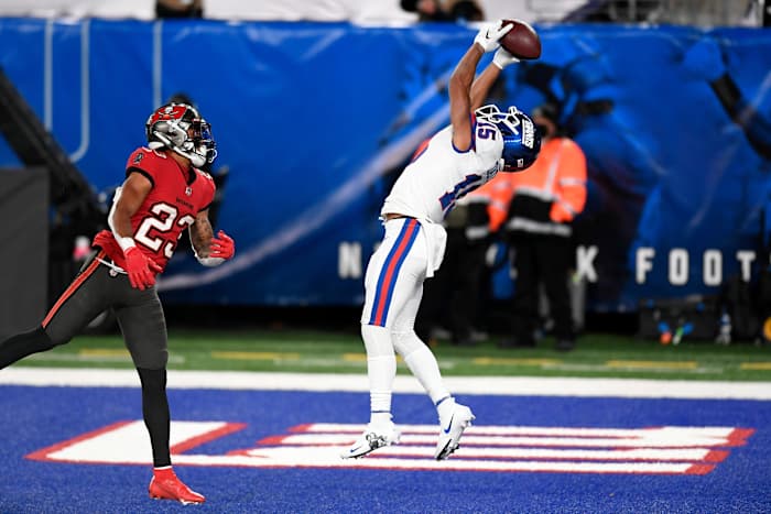 New York Giants receiver Golden Tate (15) makes a touchdown catch over Tampa Bay cornerback Sean Murphy-Bunting (23). © Danielle Parhizkaran/NorthJersey.com via Imagn Content Services, LLC