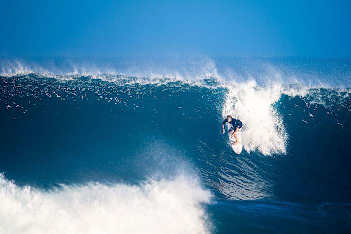 kolohe-andino-surfing-big-wave