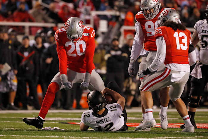 Devin Lloyd is a well-rounded, athletic linebacker who can make an impact early in the NFL. 