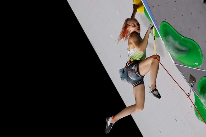 janja-garnbret-climbing-action
