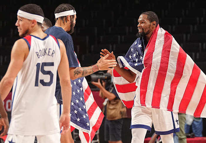 us-bball-celebrates-olympic-gold