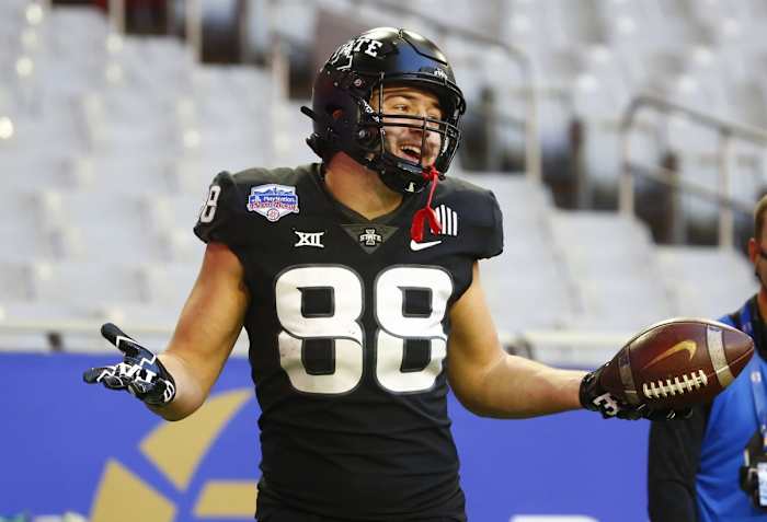 Iowa State's Charlie Kolar celebrates a touchdown against Oregon during the first half of the Fiesta Bowl on Jan. 2 in Glendale, Ariz.