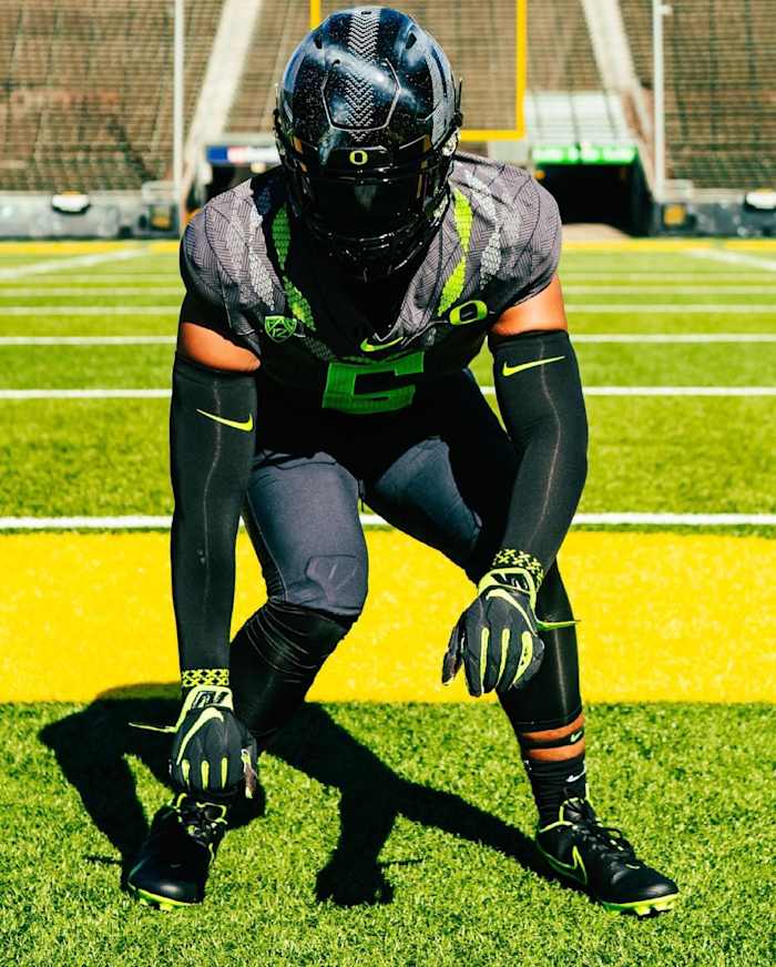 Halton at Autzen Stadium on his Oregon official visit.