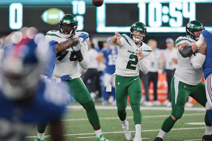 Jets QB Zach Wilson throws pass in preseason