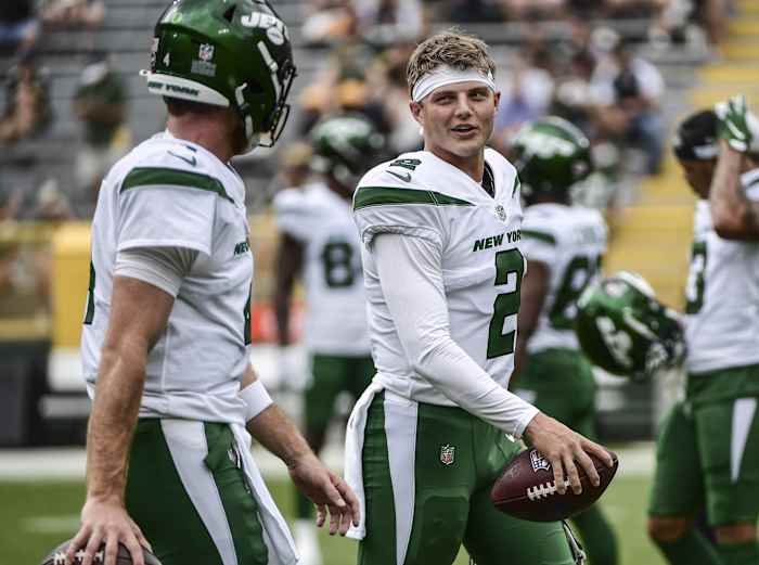 Jets QB Zach Wilson warming up