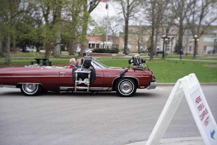 Archie and Eli Manning cruising around Ole Miss campus