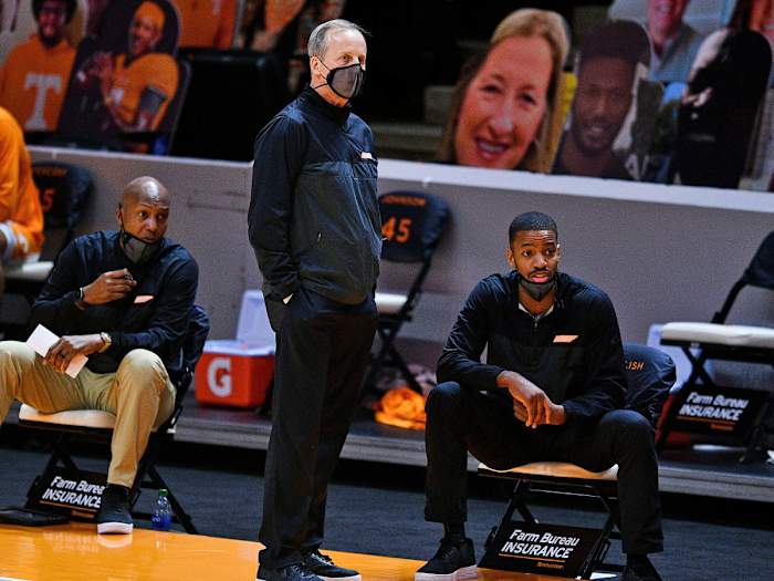 Rick Barnes and Kim English on the sidelines at Tennessee
