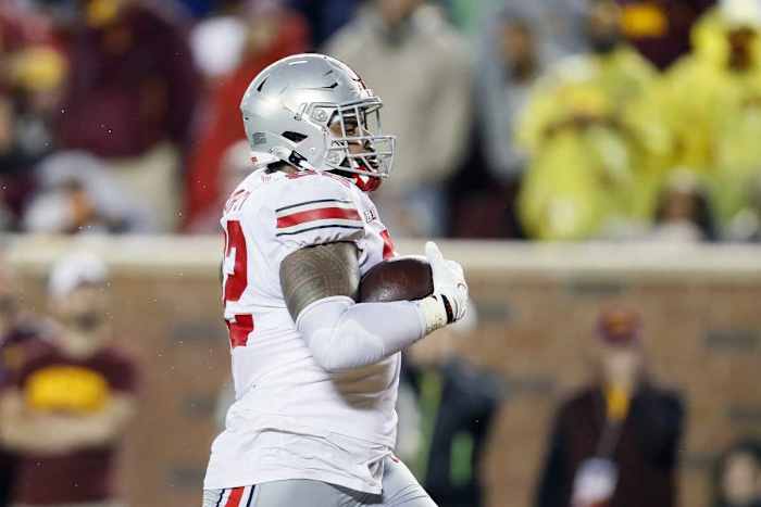 Haskell Garrett (92) scores a touchdown after picking up a fumble against the Minnesota Golden Gophers during the third quarter of the Ohio State season opener.