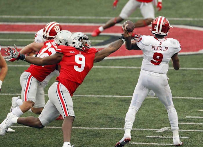Zach Harrison (9) rushes Indiana quarterback Michael Penix Jr. (9) in a game against the Hoosiers at Ohio Stadium.