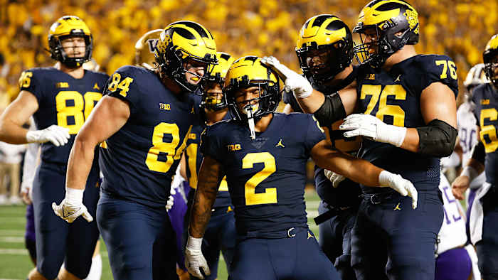 Michigan's Blake Corum celebrates a TD with his teamamtes