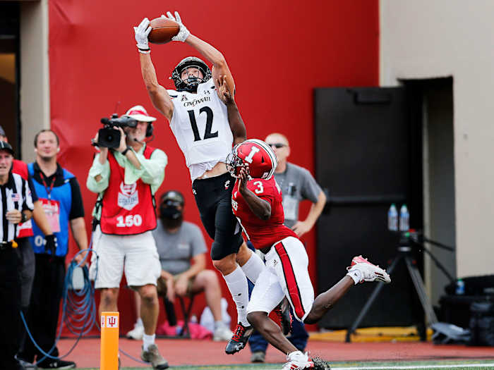 Cincinnati receiver Alec Pierce catches a TD vs Indiana