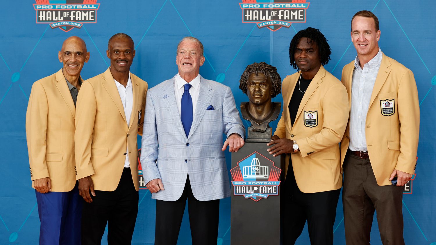 Aug 7, 2021; Canton, Ohio, USA; Tony Dungy, left to right, Marvin Harrison, Jim Irsay, Edgerrin James, and Peyton Manning pose with a bust of James during the induction ceremony at the Pro Football Hall of Fame.