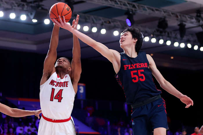 Mike Sharavjamts, Dayton Flyers