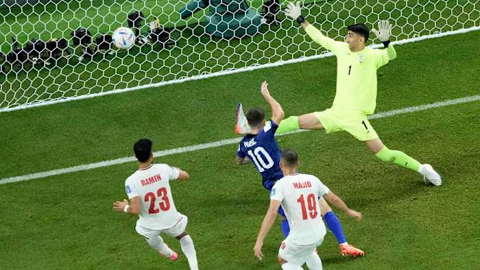 Christian Pulisic scoring his goal vs. Iran at the World Cup
