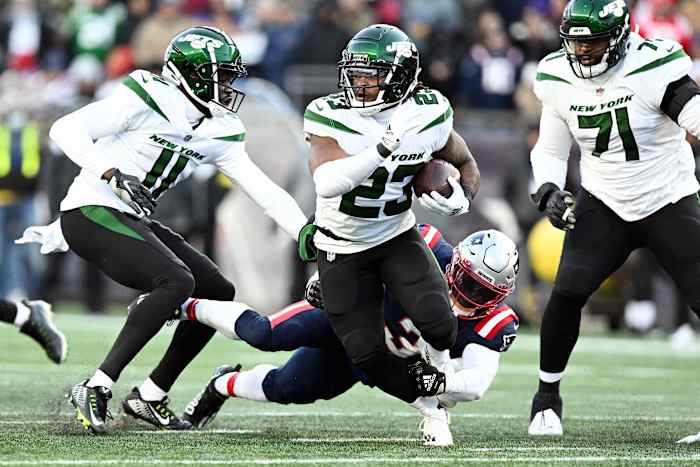 New York Jets RB James Robinson runs against New England Patriots