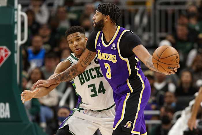 Milwaukee Bucks forward Giannis Antetokounmpo (34) defends Los Angeles Lakers forward Anthony Davis (3)