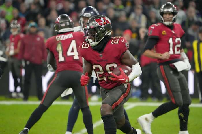 Tampa Bay Buccaneers running back Rachaad White (29) carries the ball against the Seattle Seahawks. Mandatory Credit: Kirby Lee-USA TODAY Sports
