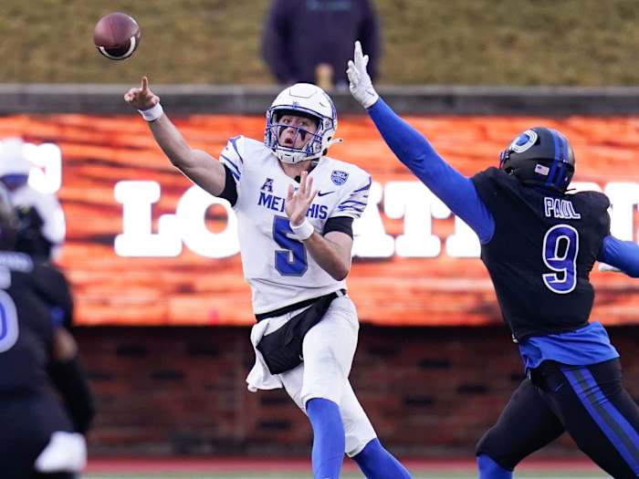 Memphis QB Seth Henigan throws