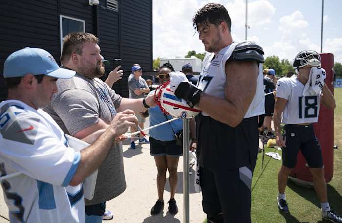 Tennessee Titans offensive tackle Taylor Lewan (77) signs autographs for fans after a training camp practice at Ascension Saint Thomas Sports Park.