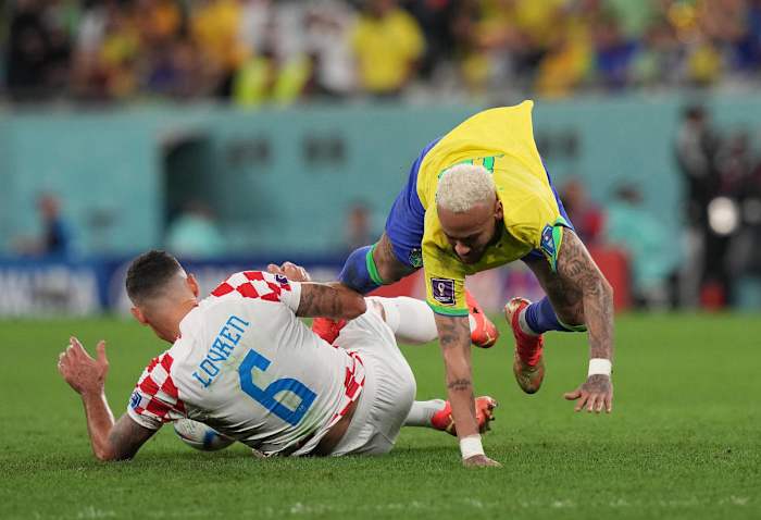 Neymar cae ante Croacia