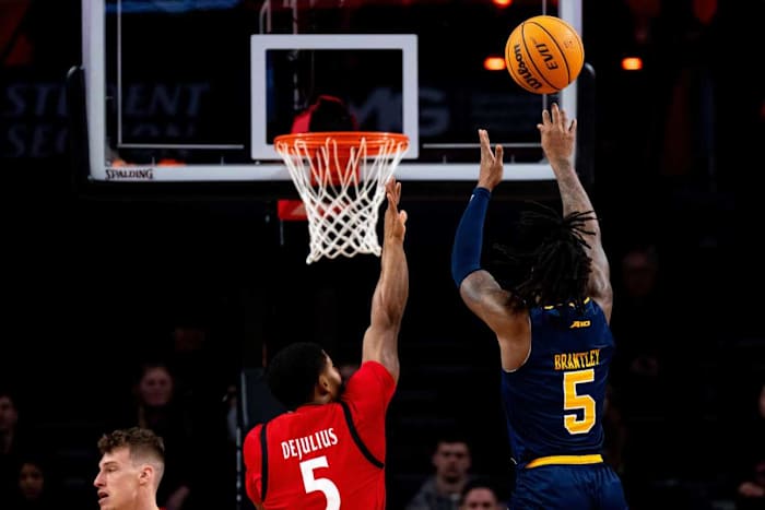 La Salle Explorers guard Khalil Brantley (5) hits a shot over Cincinnati Bearcats guard David DeJulius (5) in the first half of the NCAA men s basketball game at Fifth Third Arena in Cincinnati on Saturday, Dec. 17, 2022. Ncaa Basketball La Salle Explorers At Cincinnati Bearcats Ac