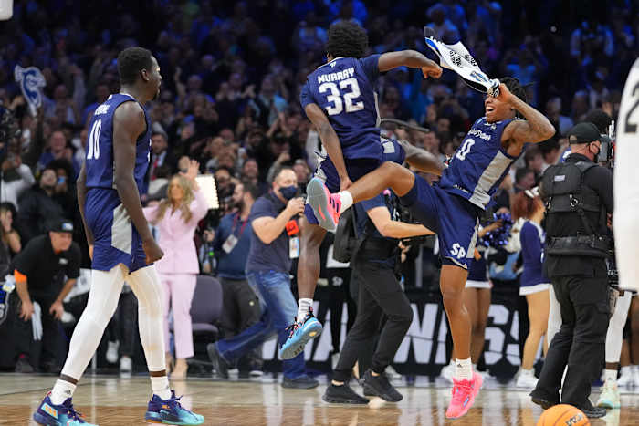 St. Peter's Peacocks basketball, Jaylen Murray, Latrell Reid, celebrate, March Madness
