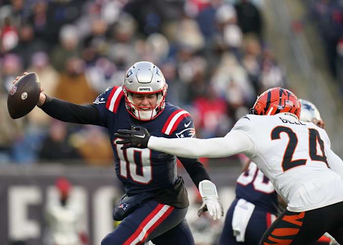 Bengals safety Vonn Bell pursues Patriots quarterback Mac Jones in Week 16.