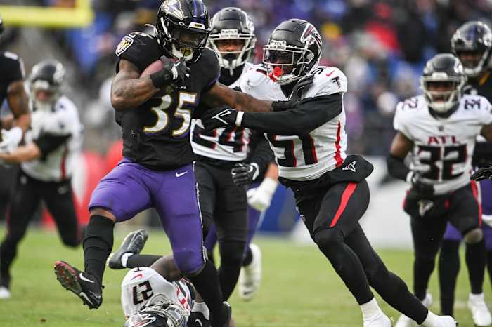 Ravens running back Gus Edwards