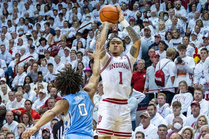 Jalen-Hood Schifino takes a jump shot against North Carolina on a ''White-Out'' night. (USA TODAY Sports)