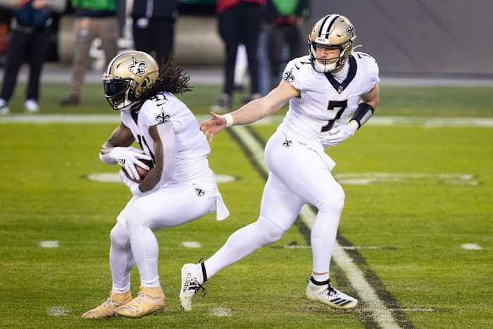 Dec 13, 2020; New Orleans Saints Taysom Hill (7) hands off to running back Alvin Kamara against the Philadelphia Eagles. Mandatory Credit: Bill Streicher-USA TODAY Sports