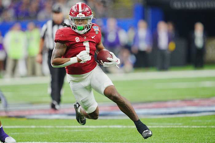 Alabama Crimson Tide running back Jahmyr Gibbs (1) runs the ball against the Kansas State Wildcats during the second half in the 2022 Sugar Bowl at Caesars Superdome.