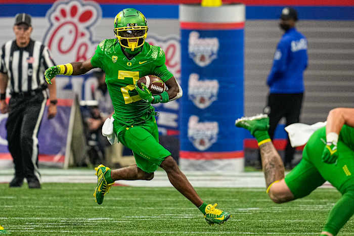 Tennessee Volunteers WR Dont'e Thornton playing for Oregon against Georgia in Atlanta, Georgia, on September 3, 2022. (Photo by Dale Zanine of USA Today Sports)