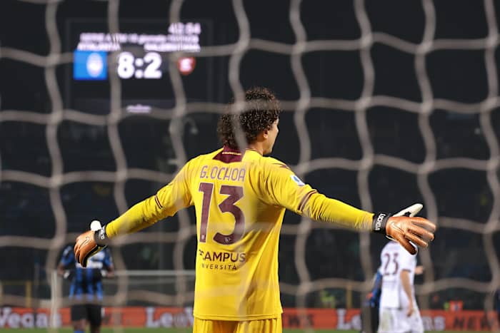 Prensa italiana defiende a Memo Ochoa de la goleada en Serie A