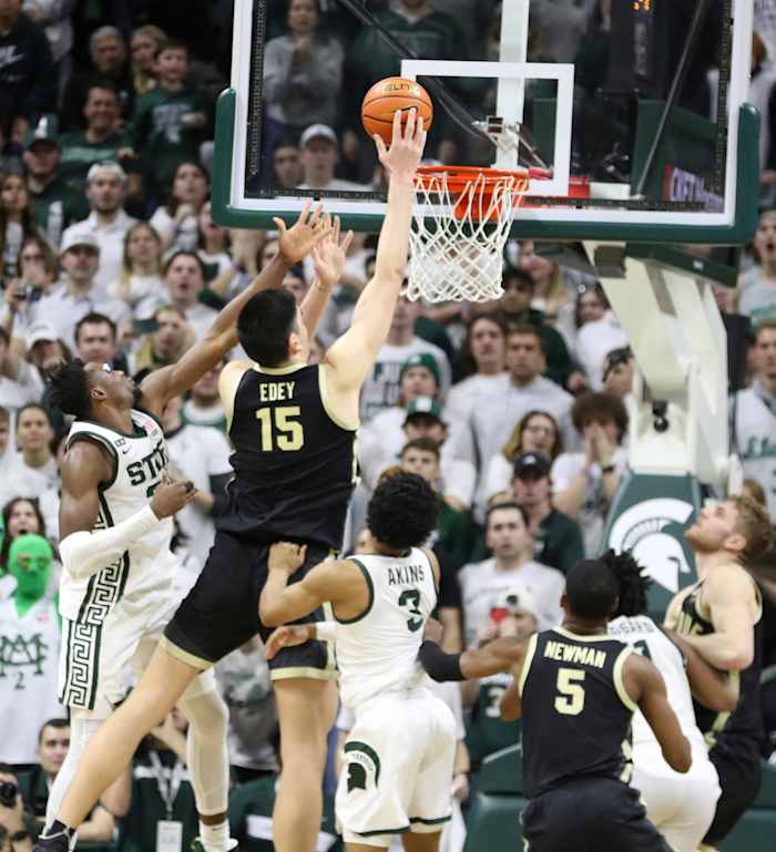 zach edey game winner vs michigan state