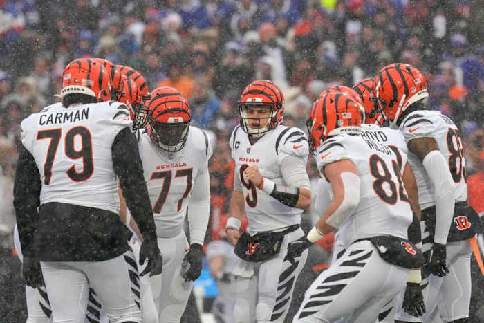 Joe Burrow leads a Bengals huddle during the team's win over the Bills