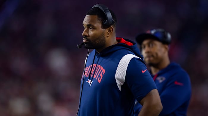 Patriots linebackers coach Jerod Mayo
